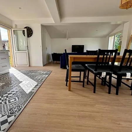 Prázdninový dům Maison 3 Renovee Avec Jardin Et Grand Parking Ambares-et-Lagrave